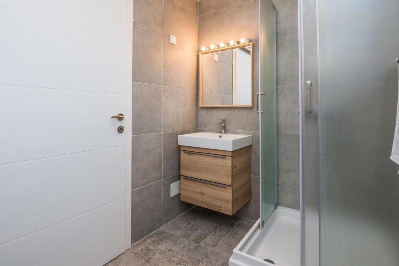 ויר Apartments Pejakovic מראה חיצוני תמונה