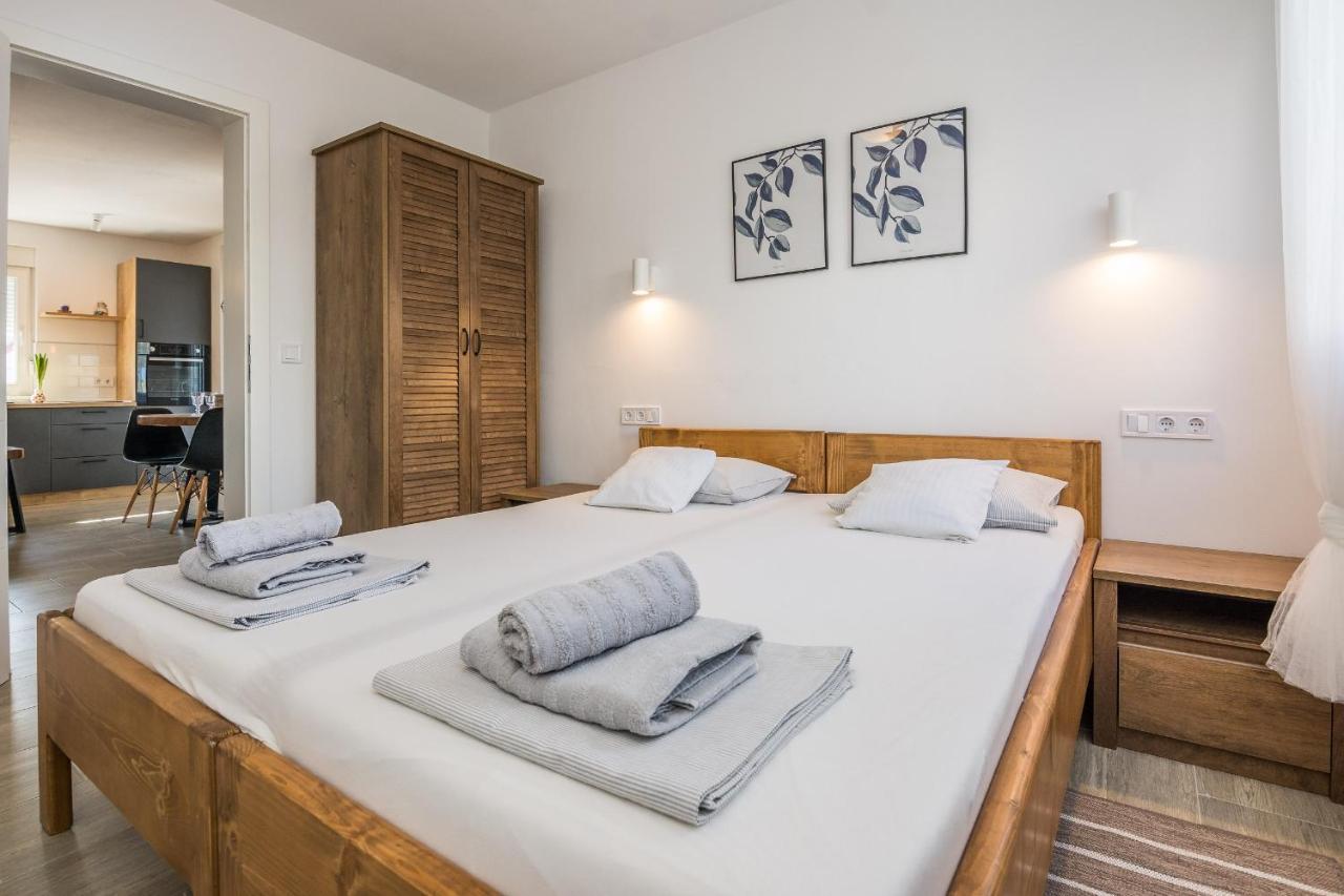 ויר Apartments Pejakovic מראה חיצוני תמונה