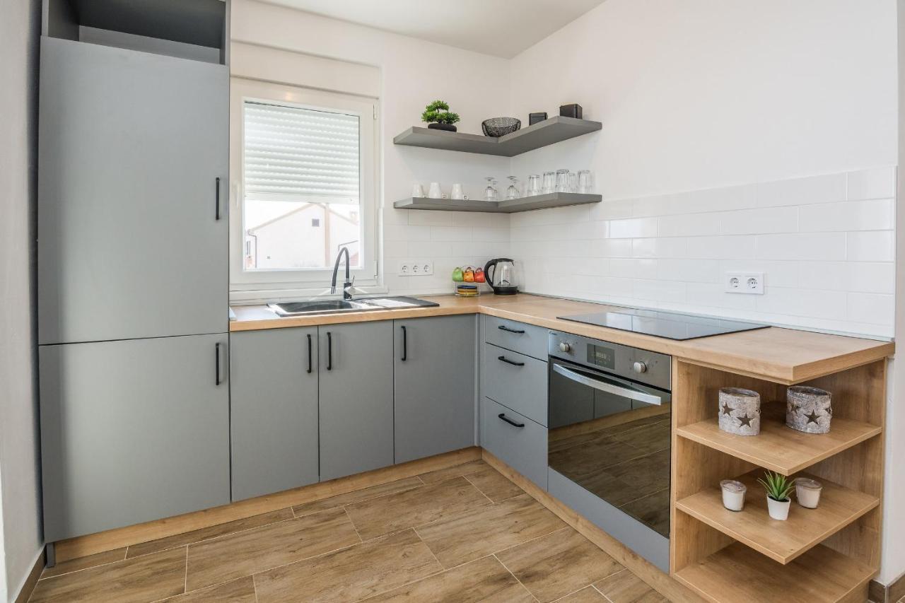 ויר Apartments Pejakovic מראה חיצוני תמונה