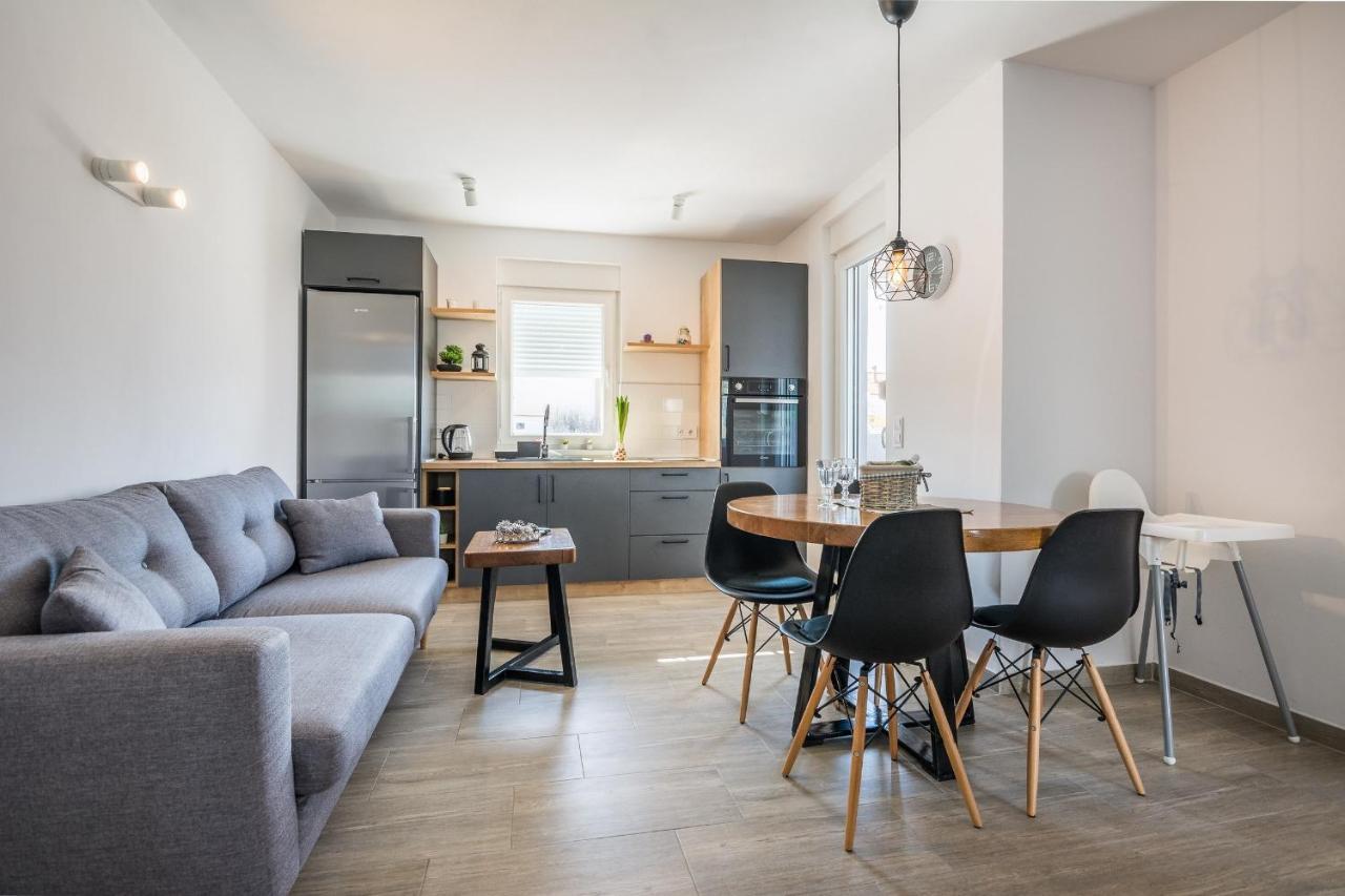 ויר Apartments Pejakovic מראה חיצוני תמונה