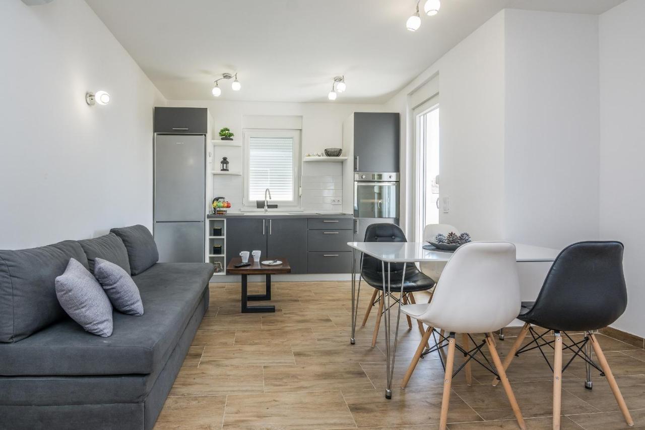ויר Apartments Pejakovic מראה חיצוני תמונה