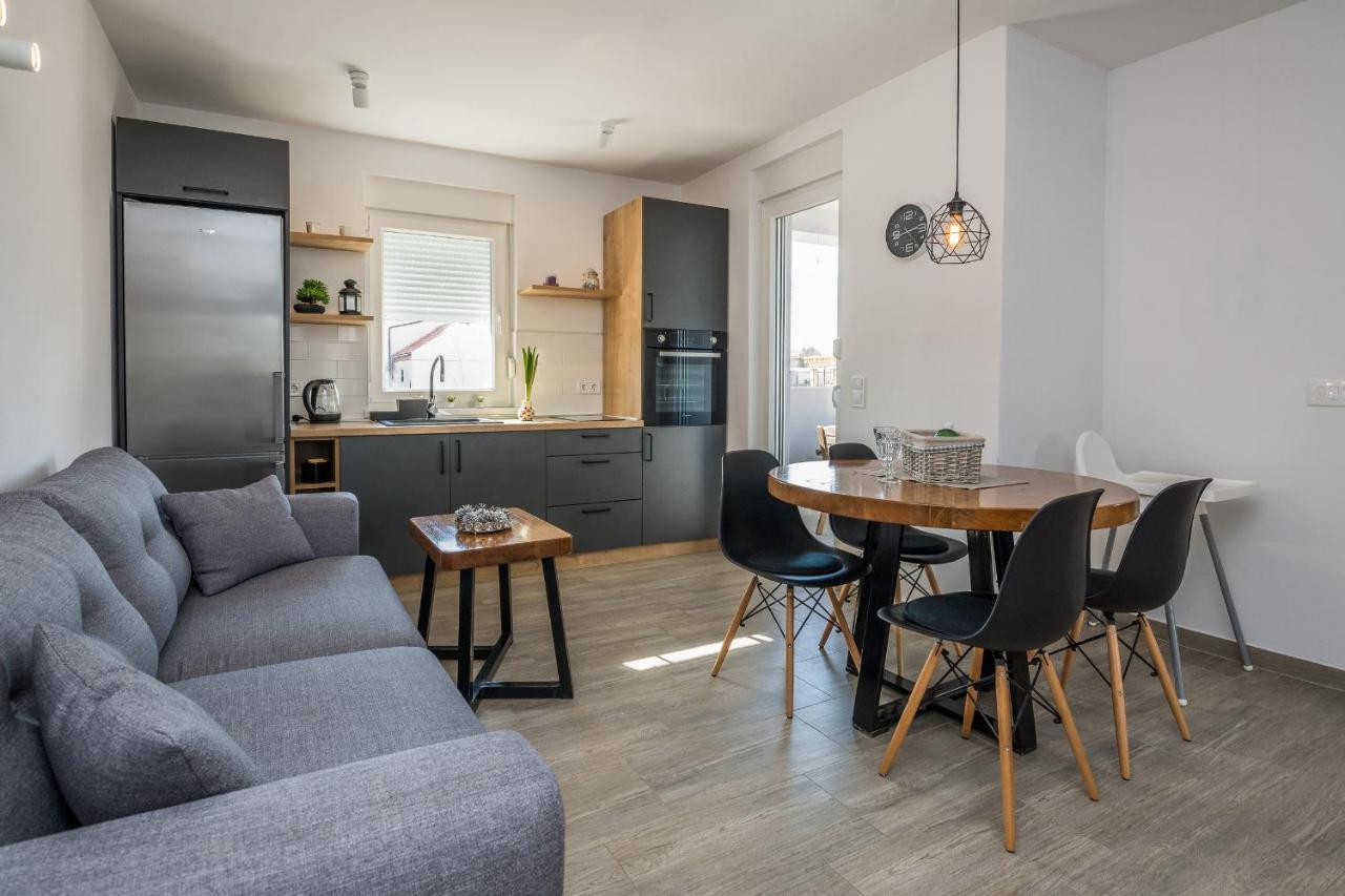 ויר Apartments Pejakovic מראה חיצוני תמונה